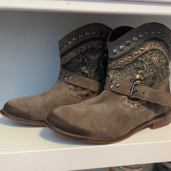 Naughty monkey suede leather boots with stunning detailed beadwork- size 9 - Picture 4 of 8